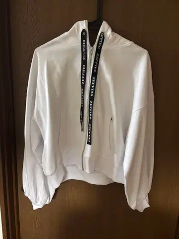 니지산지 Elegant Mode Type 후드티 후라 카나토