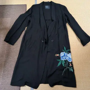 YS 블랙 자수 롱 가디건