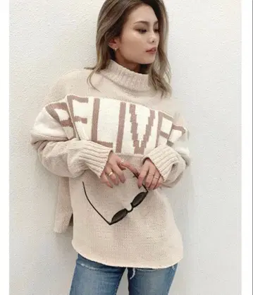 GYDA 자카드 니트 베이지 로고 제이다