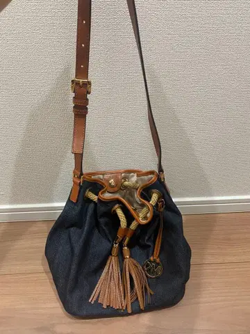 마이클코어스 데님 복조리형 숄더백