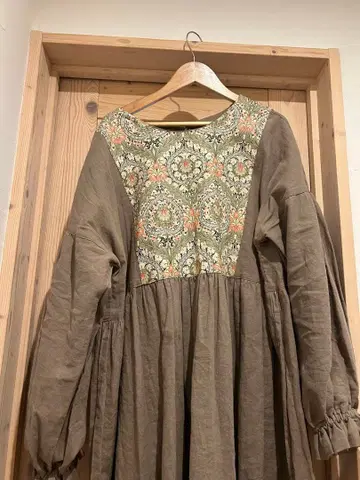 모리스 린넨 원피스 작가