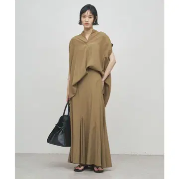 개럴개런트 드레이프감 시리즈 플레어 스커트 카키