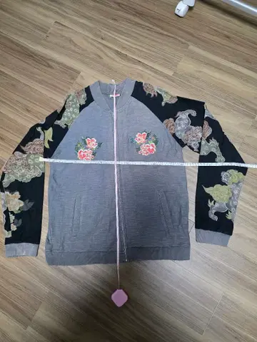 화려악단의 자수