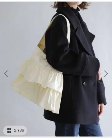 새상품급 라토타리테 프릴 달린 화이트 토트백