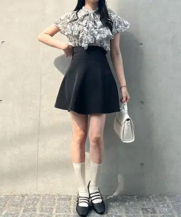 TITTY&CO. 백리본 하이웨스트 스커트 블랙 안감 부착 척