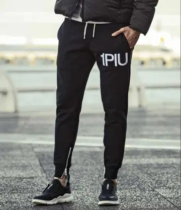 [ 1PIU1UGUALE3 RELAX ] 자수 로고 맨투맨 롱 팬츠