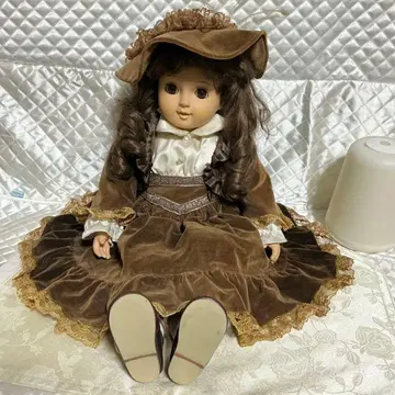 빅토리아 스타일 인형 브라운