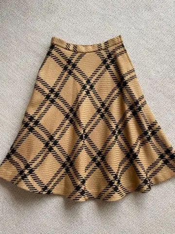 새상품 스트로베리 필드 플레어 체크 무늬 스커트