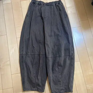 배럴 데님 팬츠 스튜디오 클립