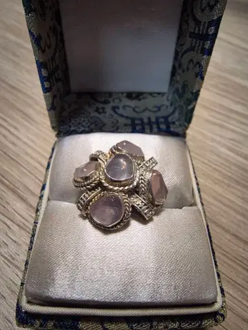 로즈쿼츠 플라워형 실버 반지