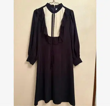 토코 클로젯 네이비 프릴 레이스 무릎 기장 원피스 요크 레이스