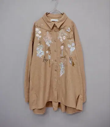 이즈스칼라 533229: 꽃나비 자수 페이크 울 셔츠