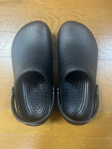새상품급 Crocs 블랙 스페셜리스트 2.0 크로그 24cm