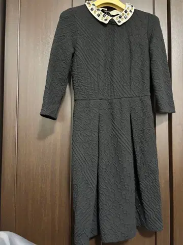 Max &co 비쥬 장식 옷깃 7부 소매 원피스 M