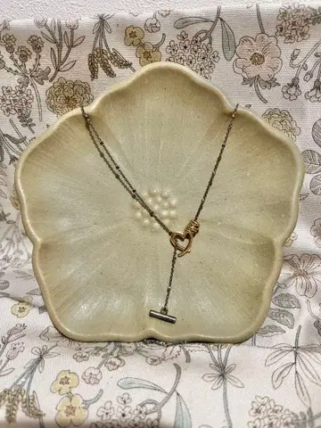 골드 하트형과 바 디자인 목걸이 실버