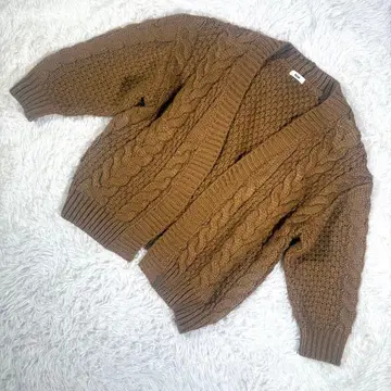 코에 [ F ] 케이블 짜임 가디건 래글런 소매 루즈 실루엣 카멜