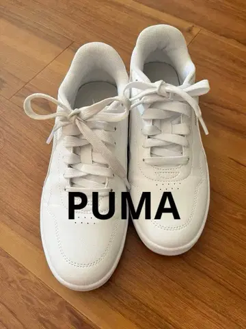 PUMA 화이트 스니커즈 24.5cm