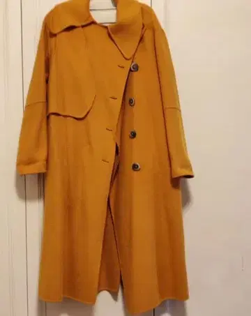 머스타드 컬러 버튼 롱 코트