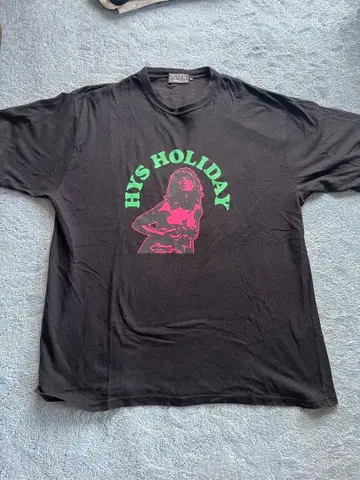 HYS HOLIDAY 그래픽 T셔츠 블랙