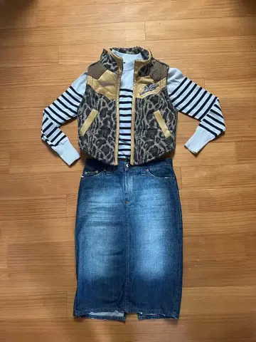 D&G 다크 블루 스트레이트 데님 스커트