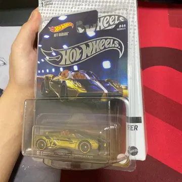 Hot Wheels NFT 파가니 와이라 로드스터