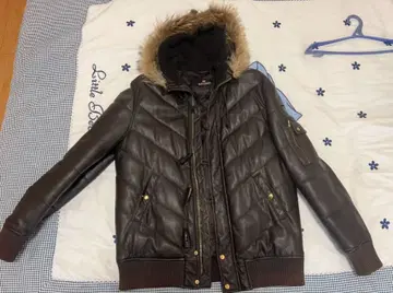 다크 브라운 후드 부착 다운 자켓