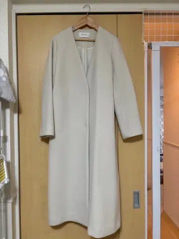 FRAY I.P. 아이보리 노카라 코트