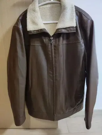 브라운 가죽 보아 옷깃 자켓