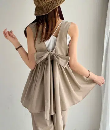 [ AYA x 클래식 엘프 콜라보 ] 린넨 혼방 백리본 페플럼 셋업