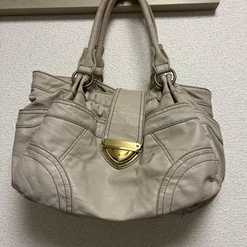 베이지 가죽 핸드백 해외 걸