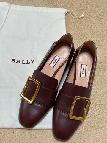 BALLY 로고 플랫 힐 로퍼 펌프스