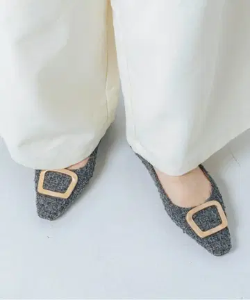 [경량 쿠션] 골드 버클 플랫 펌프스 IZ5772