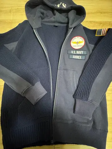 AVIREX U.S. NAVY 후드티 한 번 입었습니다