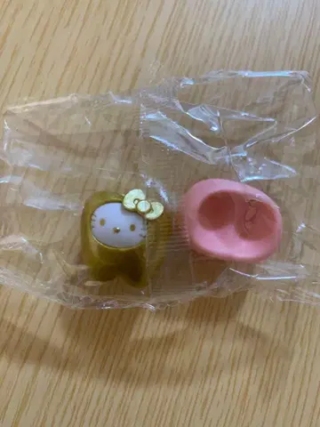 헬로키티 캡슐 토이 골드 핑크