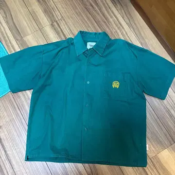 Younger Song 반팔 셔츠 그린 컬러