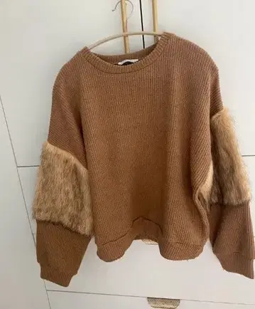 브라운 인조 모피 니트