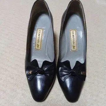 NINA RICCI 블랙 가죽 하이힐