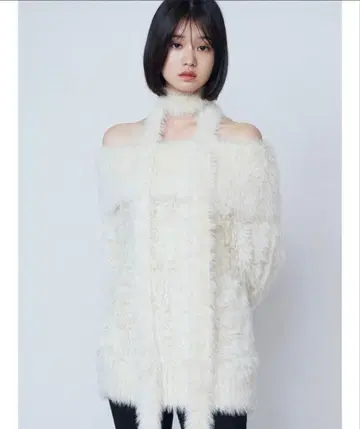 EMODA 에모다 오프숄더 퍼 니트 화이트