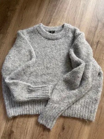 그레이 울 혼방 라메 혼방 크루넥 스웨터