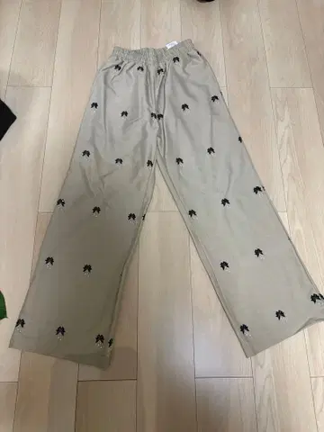 the yon 비즈 자수 이지 팬츠