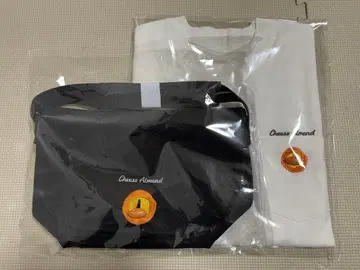 치즈 아몬드 숄더백 포켓 티셔츠