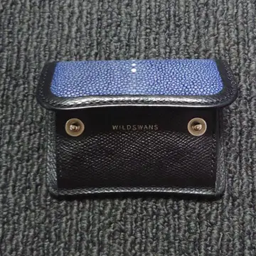 WILDSWANS 이단 접이식 코인 케이스 파랑 블랙