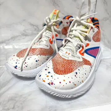 y112804 언더아머 스니커즈 컬러풀 화이트 26c