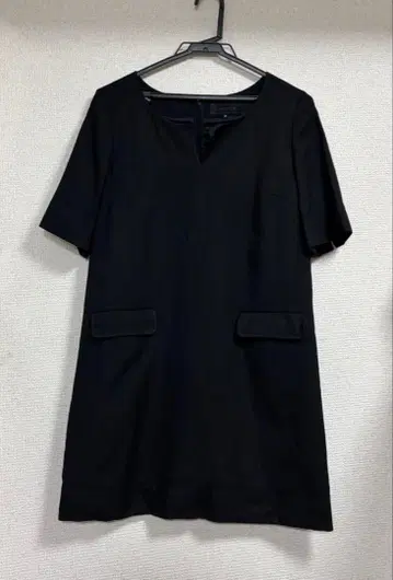 UNTITLE 울 혼방 블랙 무릎 기장 원피스 반팔 포켓 부착