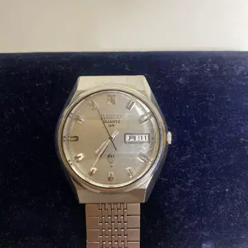 남성용 손목시계 SEIKO QUARTZ 3면 컷 470190