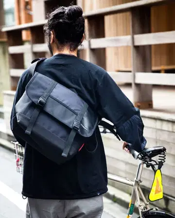 엔지니어드 가먼츠 x 맨해튼 포티지 메신저