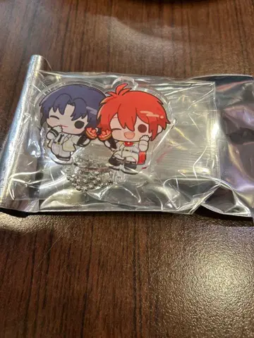 아이나나 모미토이 콜라보 아크릴 배지 스탠드 이즈미 이오리 나나세 리쿠