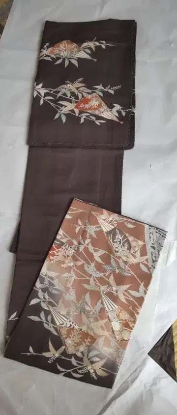 이로도메소데 (2) 미사용/다크 브라운색/시츠케 있음/문 없음