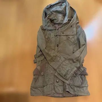 카키색 후드 부착 모즈 코트