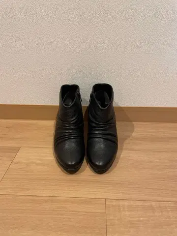 블랙 부티 중간 힐